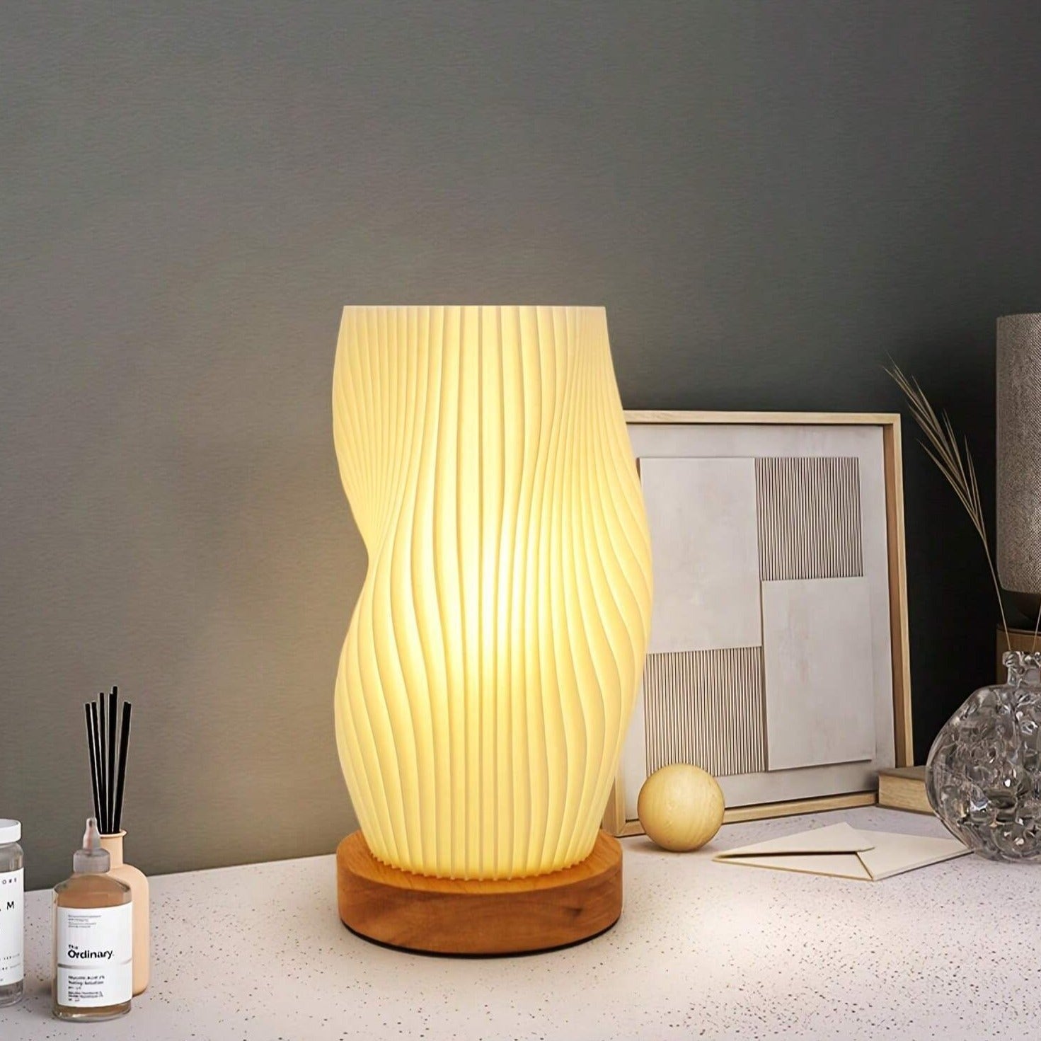Incandia Wellenförmige Tischlampe