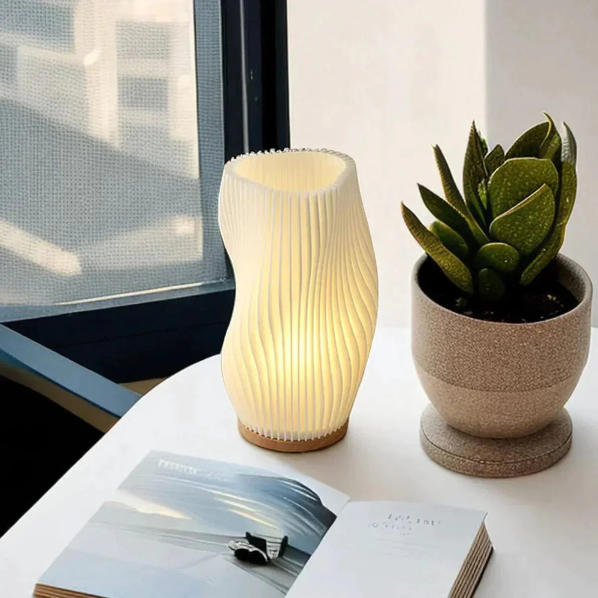 Incandia Wellenförmige Tischlampe